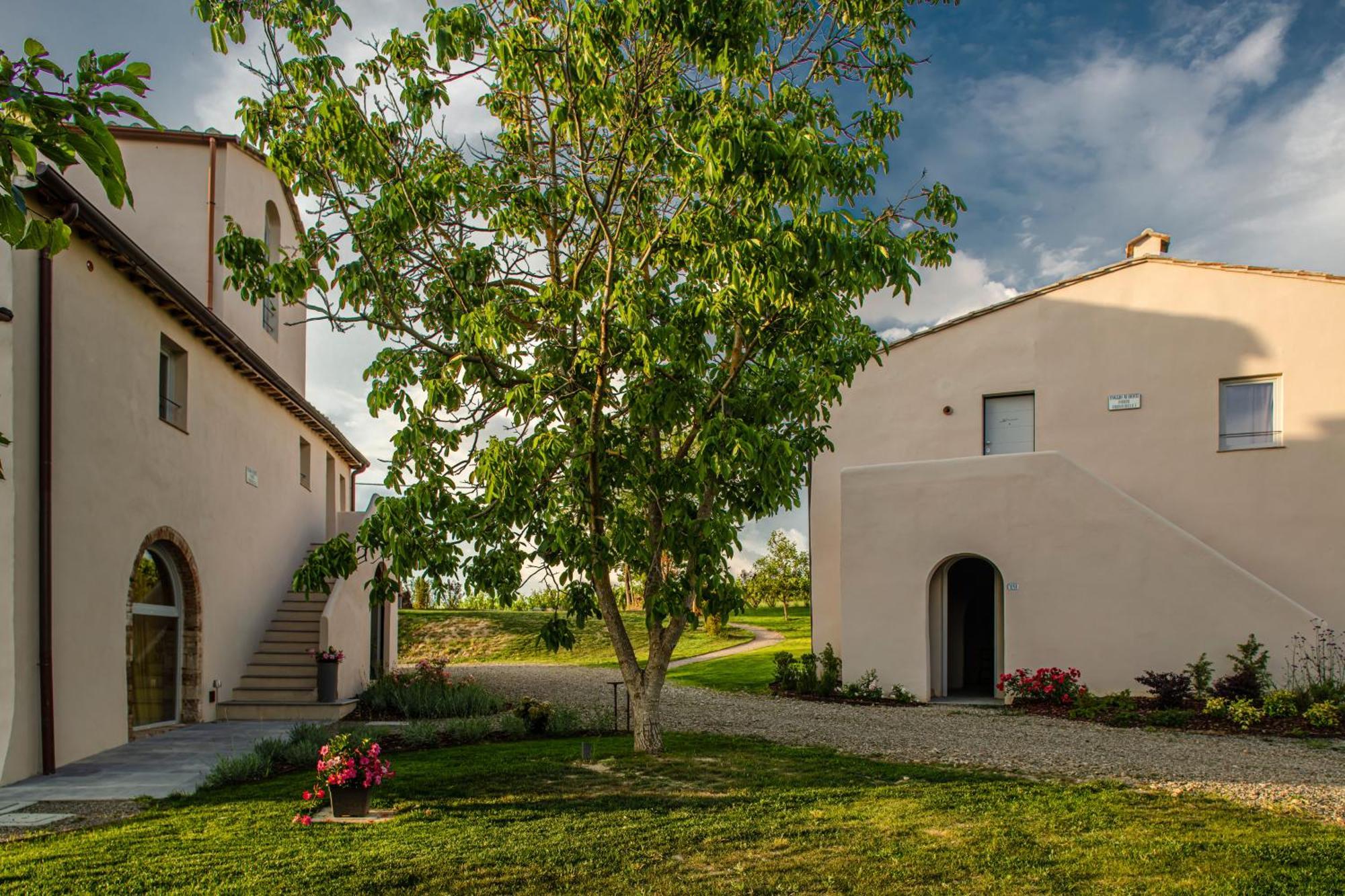 チェルタルド Relais Borgo Elissa Bed & Breakfast エクステリア 写真